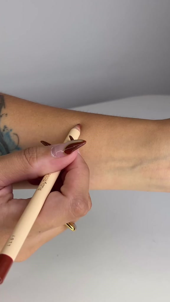 Lápis Para Contorno Labial Glass-Ruby Rose